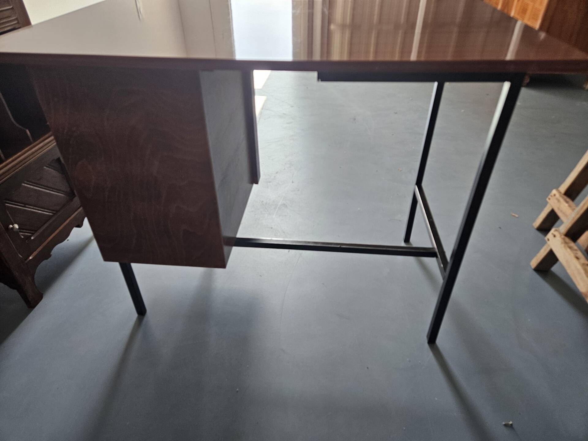 Bureau ancien en bois et fer
