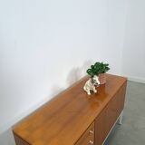 Fineer dressoir uit Zweden met wit stalen poten