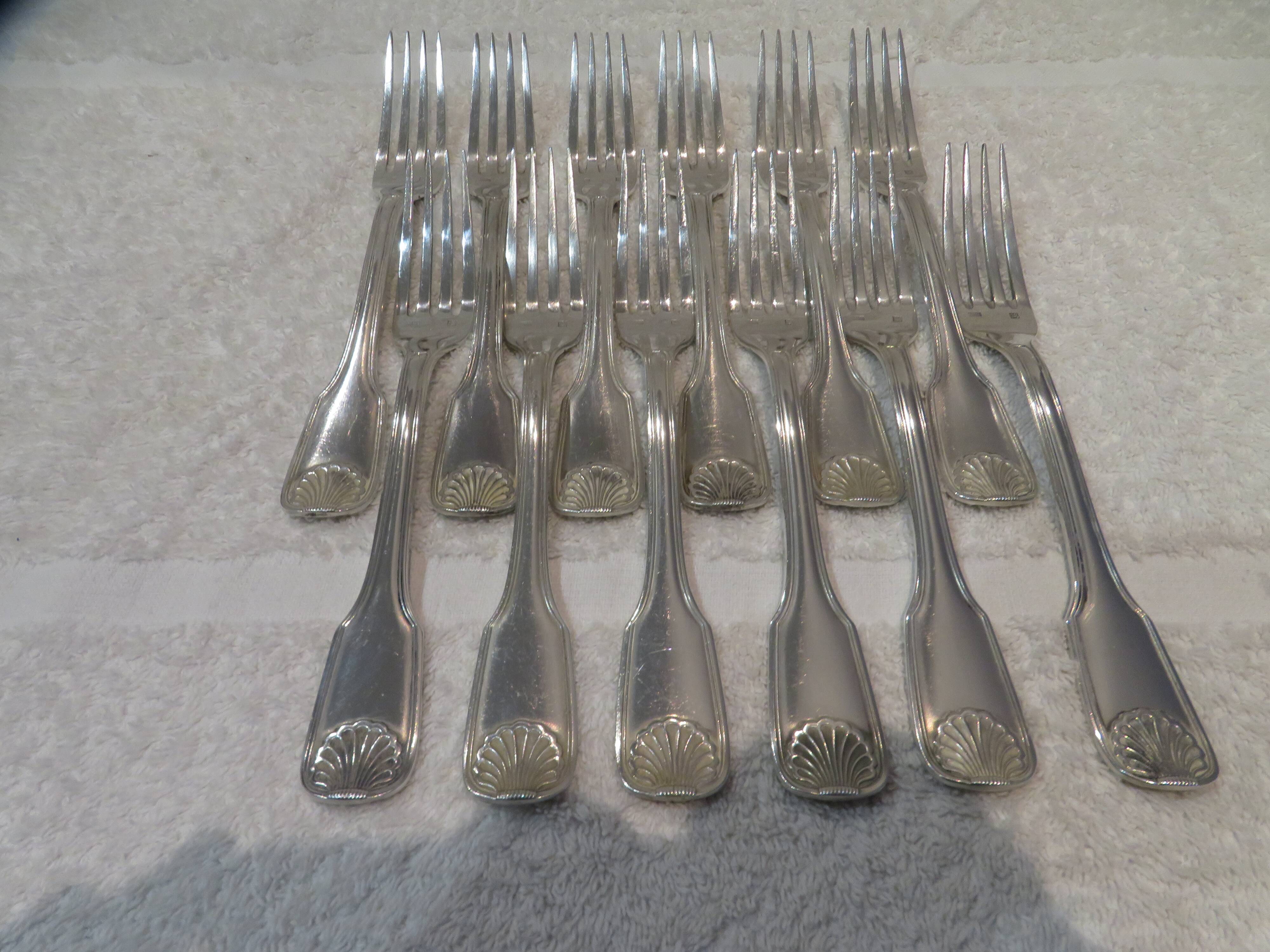 12 silver plated dessert forks, goldsmith Frionnet shell 18.3cm