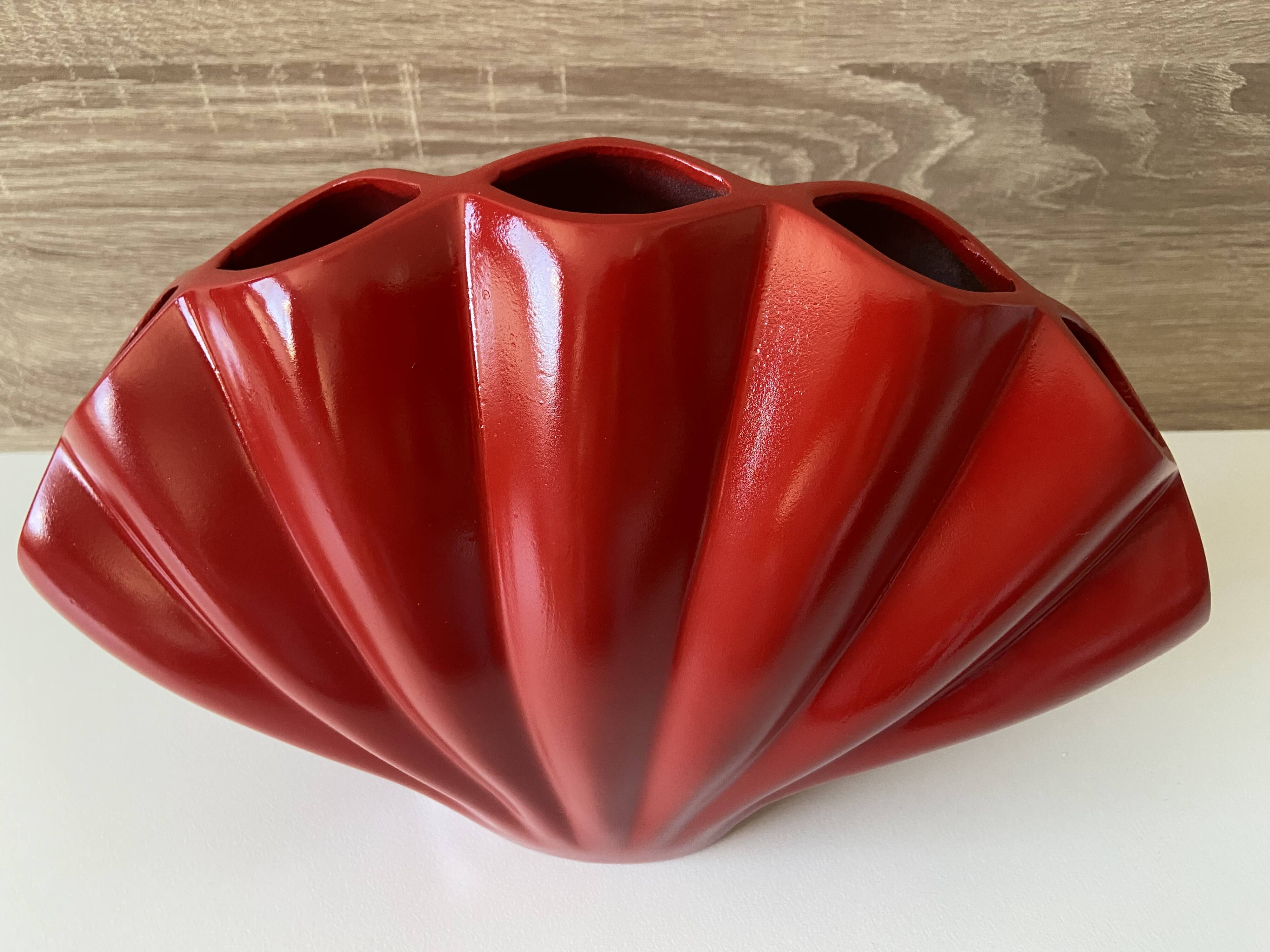 Atypical Red Shell Soliflore Vase Solid Cast Aluminum Art Decor