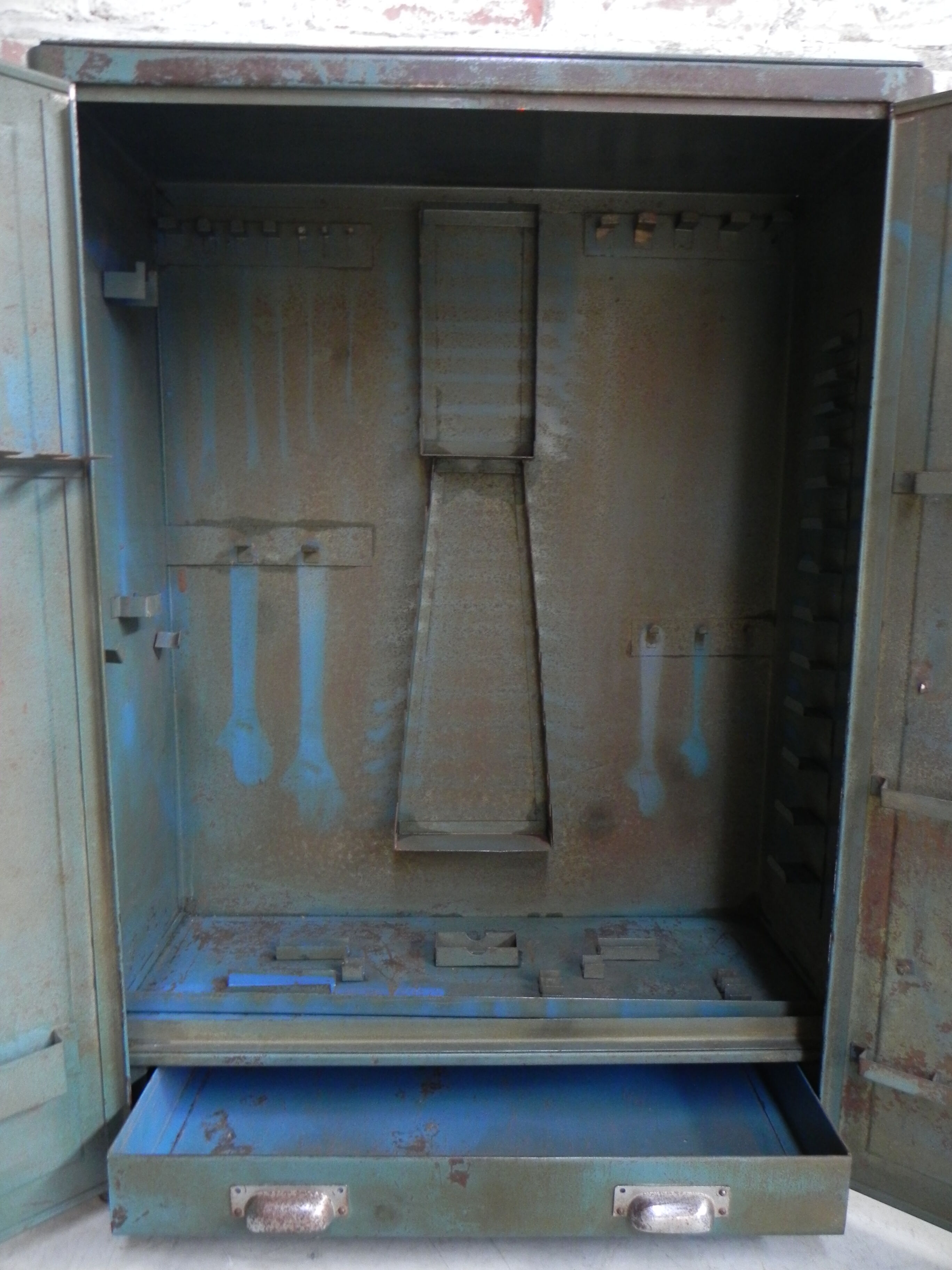 Industrial steel tool cabinet, hanging model, HR and Co