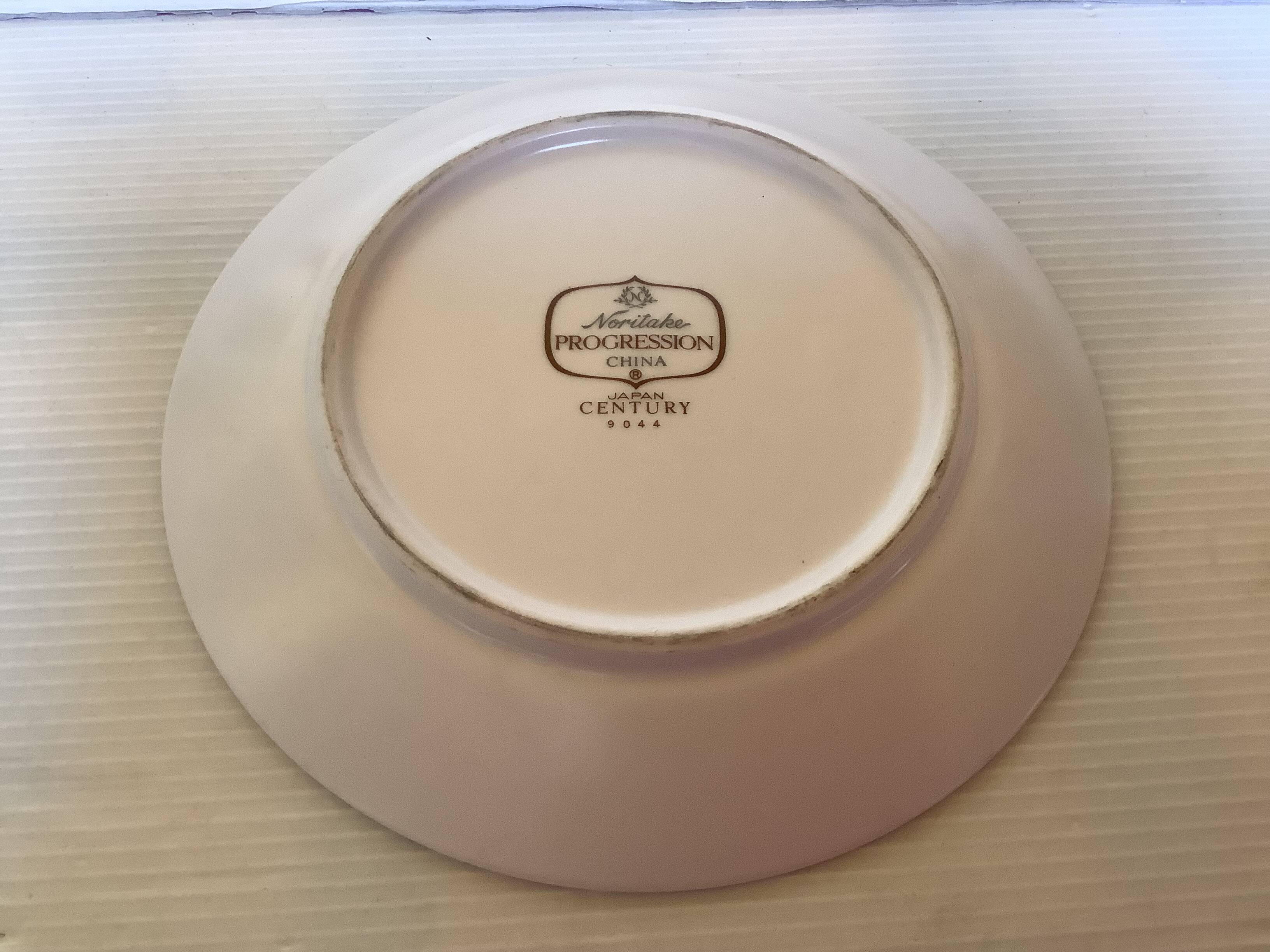 Six small dessert plates Noritake Japan