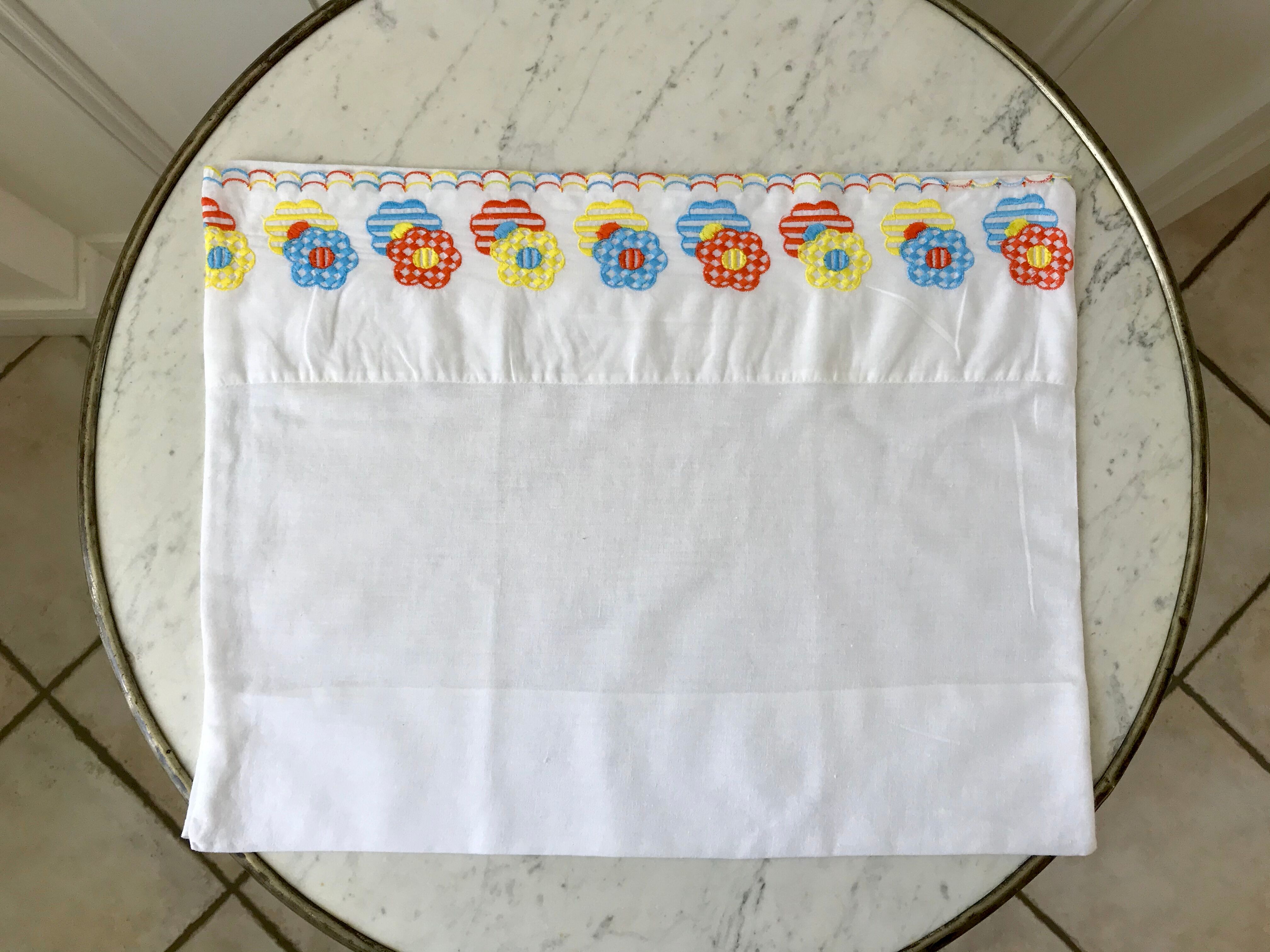 Duo of embroidered pillowcases baby / child vintage 70s