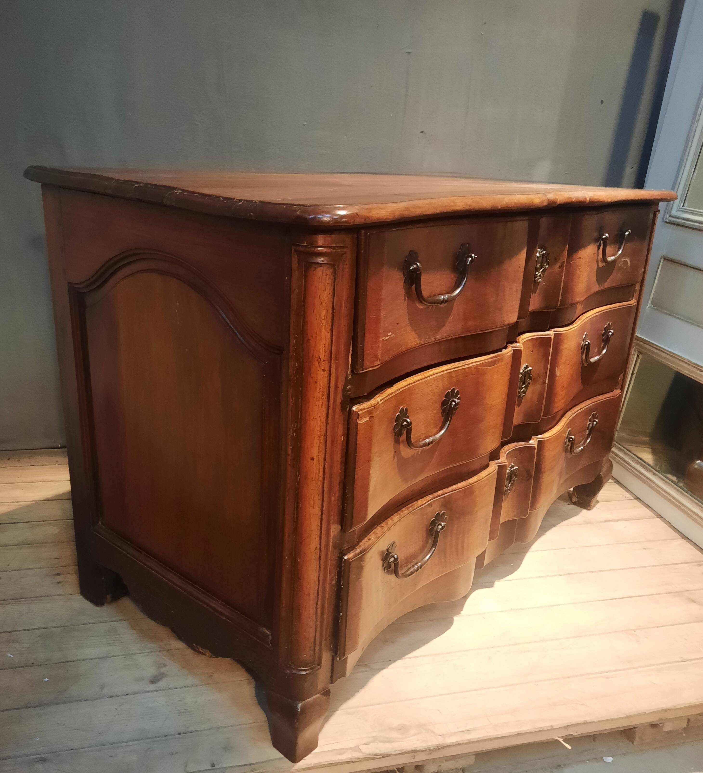 Crossbow chest of drawers from the 18th century