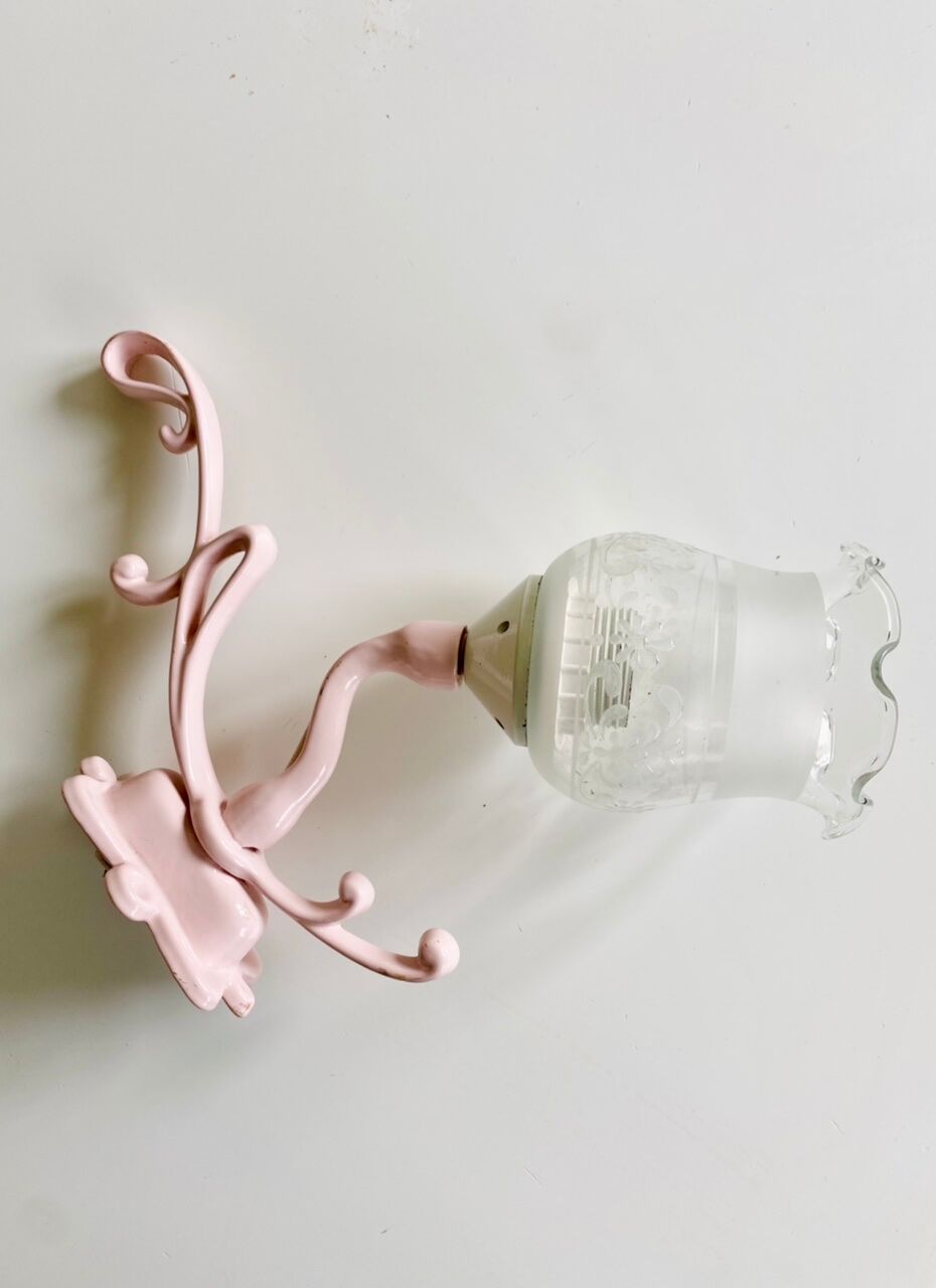 Enamelled cast iron wall lamp