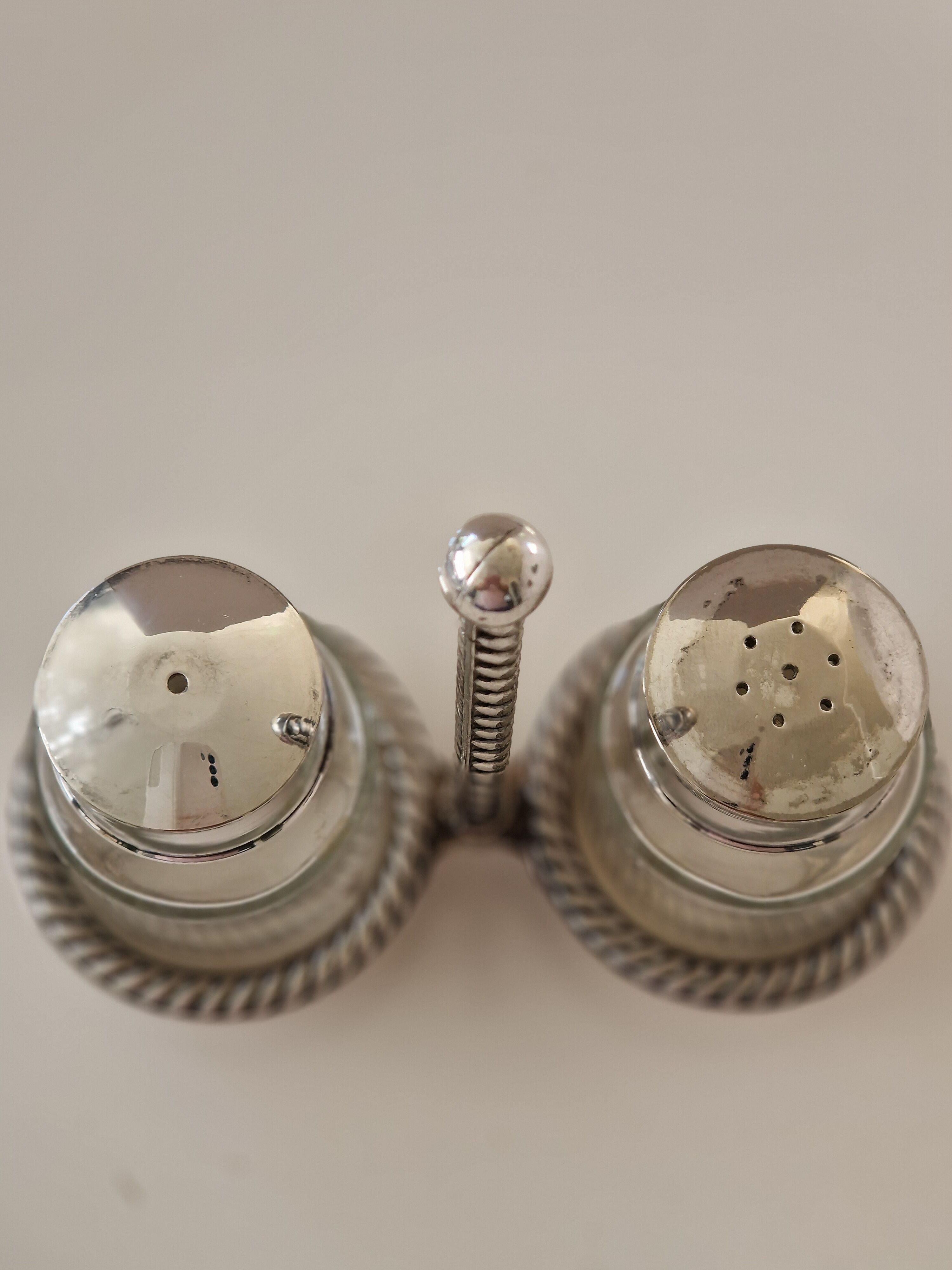 Salerons with support