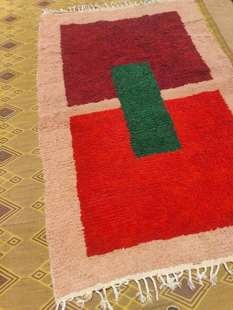 Pure wool rug, handwoven in traditional craftsmanship, size 150/250 cm.