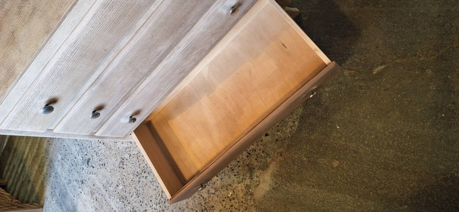 Oak chest of drawers