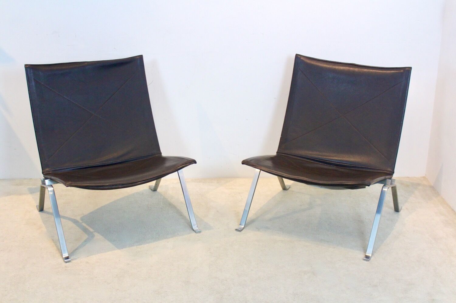 Fauteuils PK22 en cuir brun par Poul Kjærholm pour Fritz Hansen