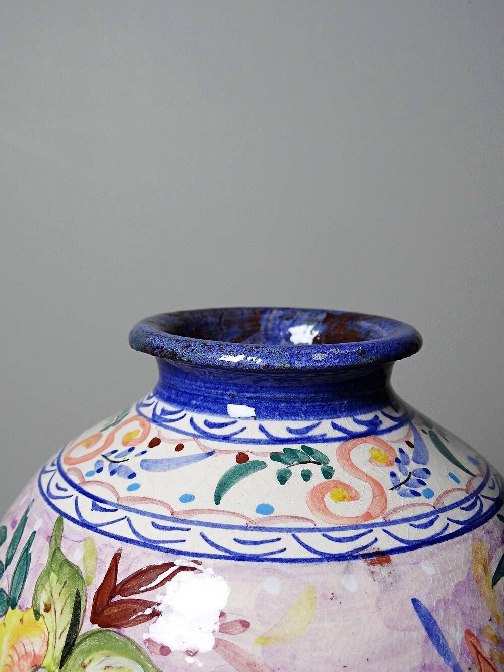 Vintage Portuguese vase in glazed terracotta with hand-painted floral decoration.