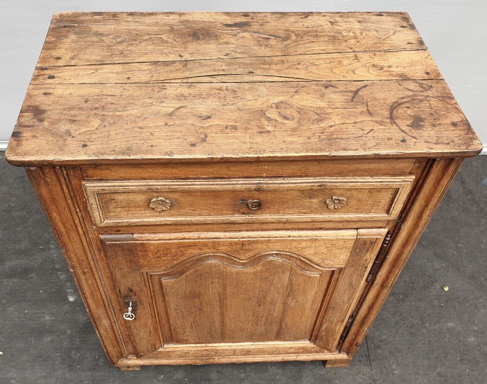 Confectionery buffet high Norman XVIIIth