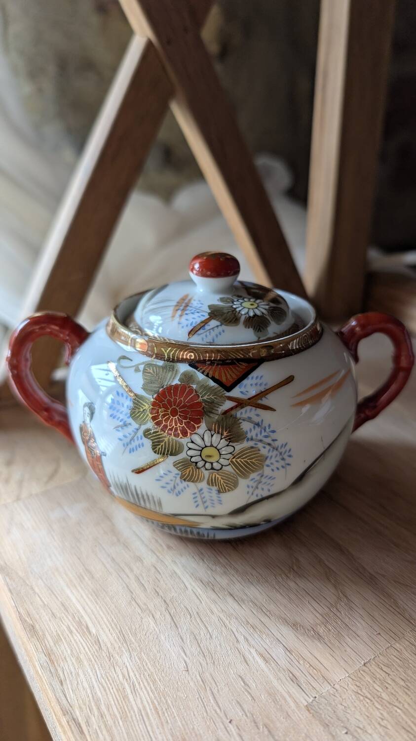 Japanese Kutani porcelain sugar bowl