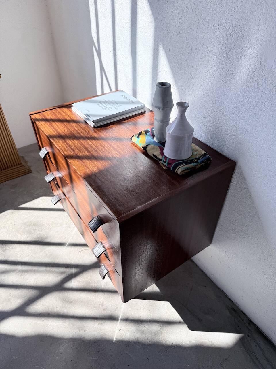 Commode teck poignées cuir 1960