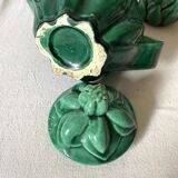 Tasses anciennes en barbotine avec soucoupes, sucrier et pichet à lait