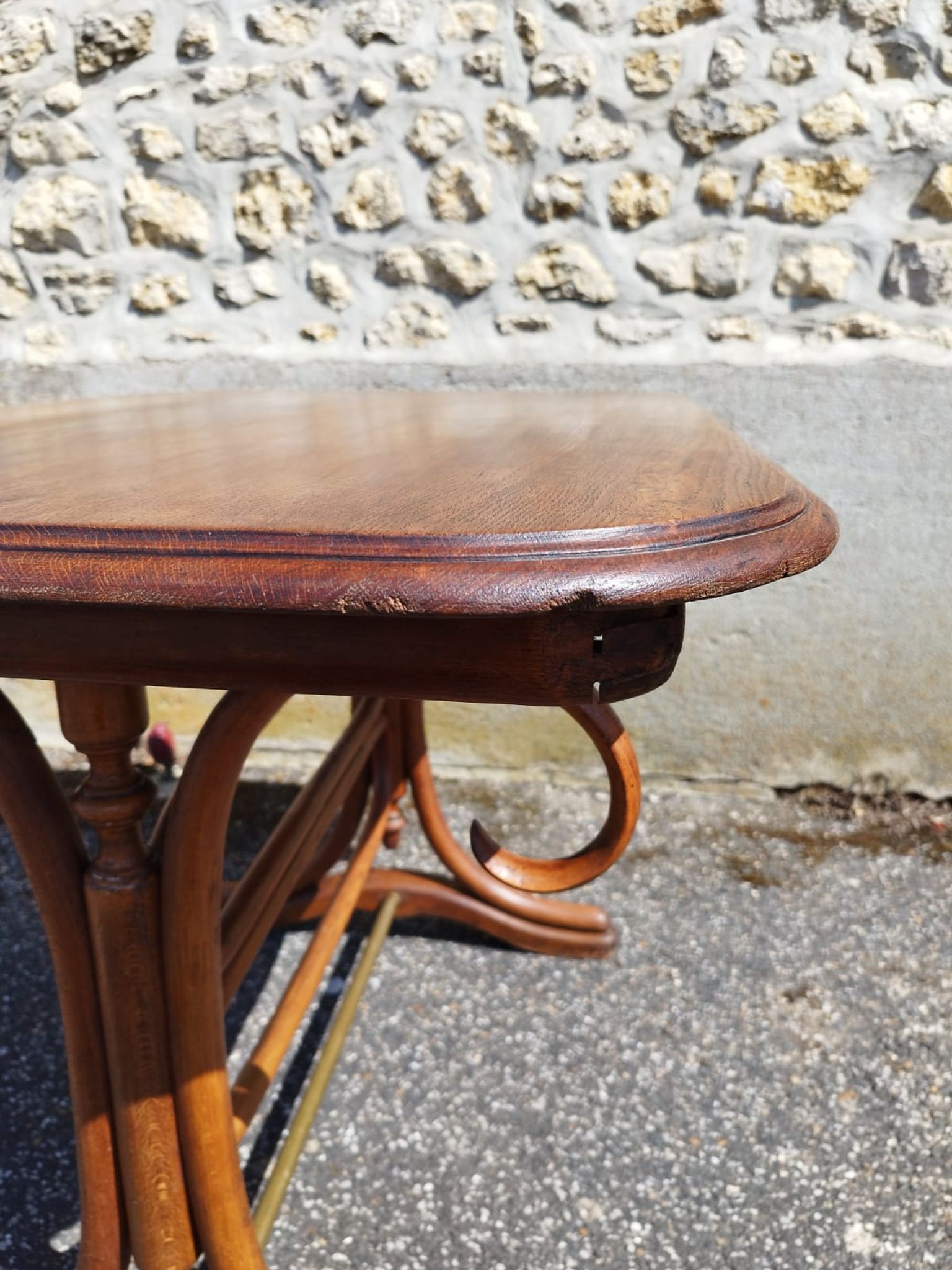 Table bistrot pieds en bois courbé