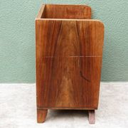 Table de chevet, années 50, plaquage de noyer.