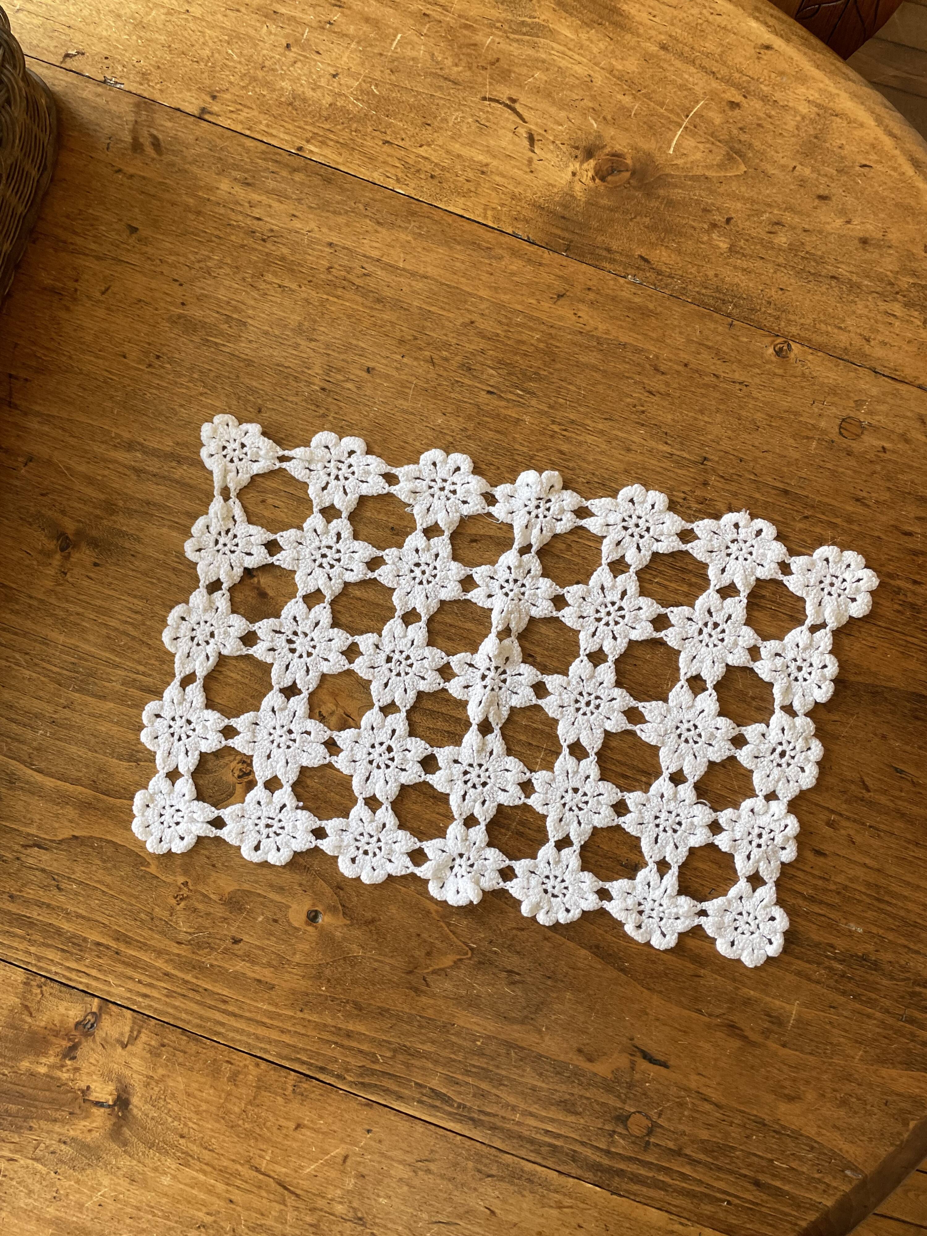 1 crochet doily, rectangular, old vintage