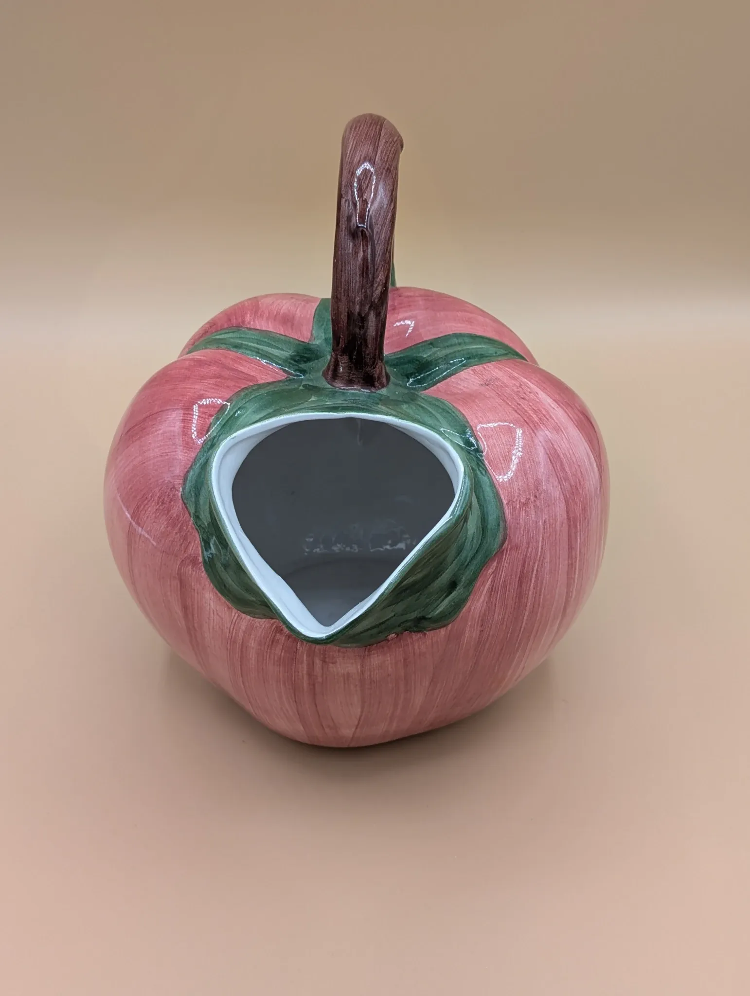 Large tomato jug in majolica