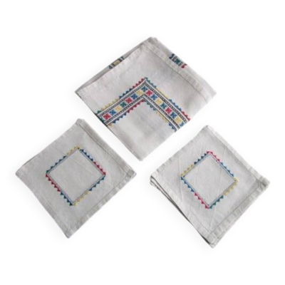 Petite nappe a thé ancienne brodée 60x60cm+6 serviettes assorties