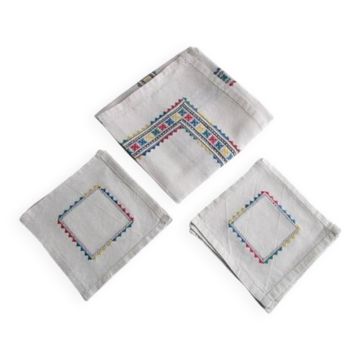 Petite nappe a thé ancienne brodée 60x60cm+6 serviettes assorties