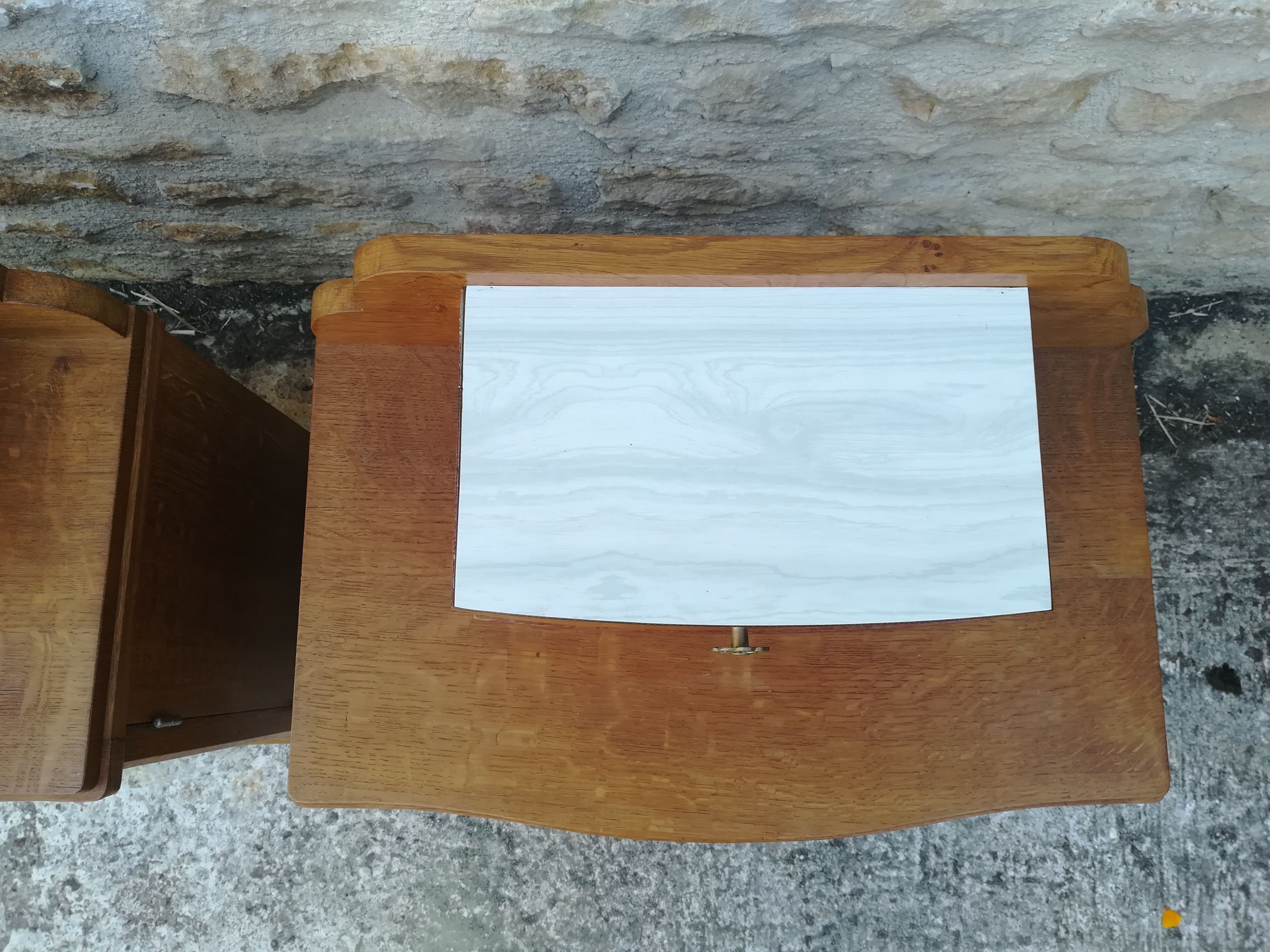 Massive chene and formica bedsides