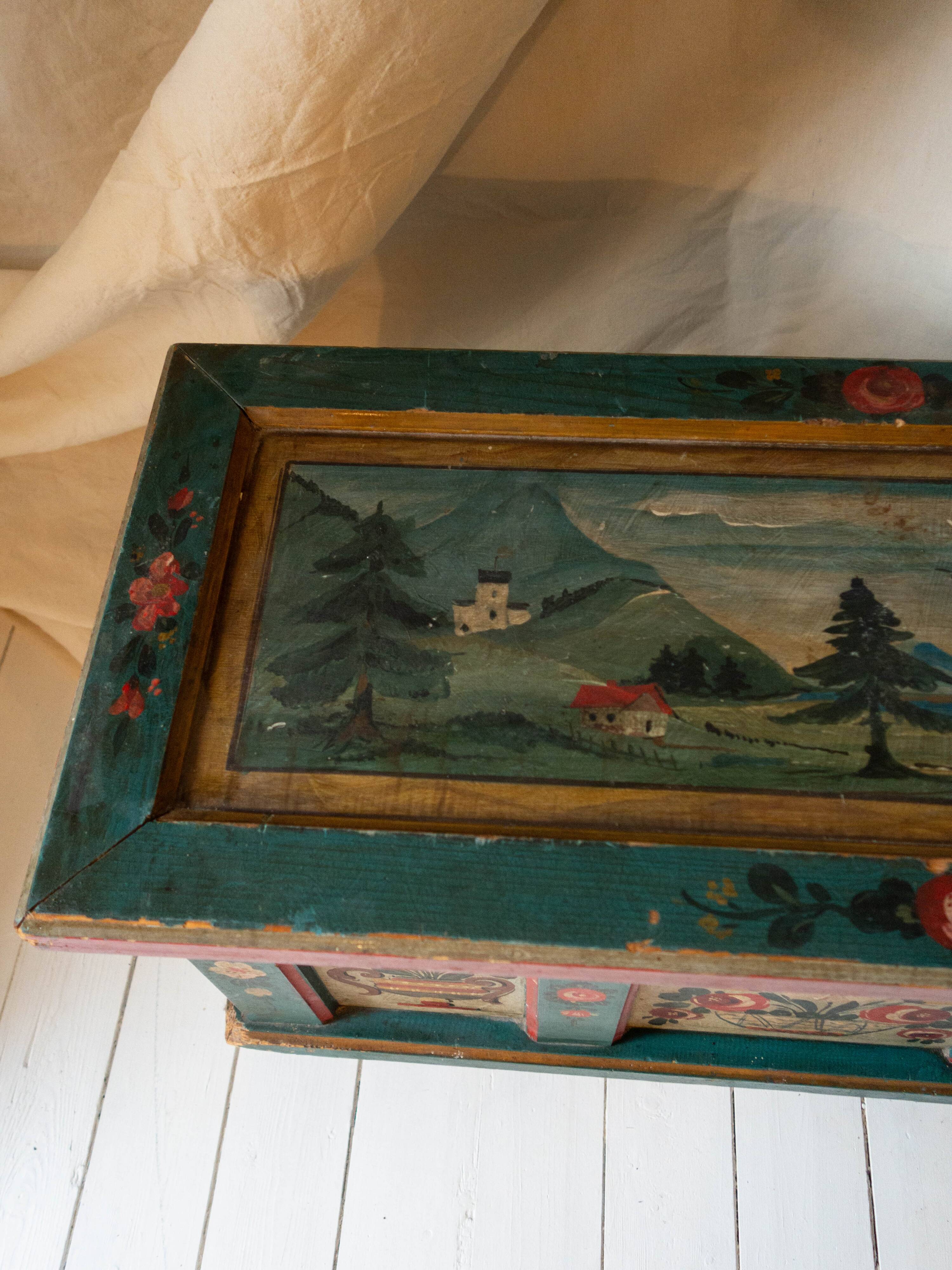 Banc-coffre vintage en bois peint, art populaire