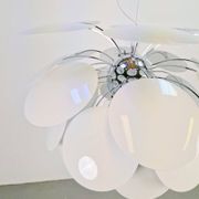 Suspension Discocó blanche par Christophe Mathieu pour Marset, années 2000.