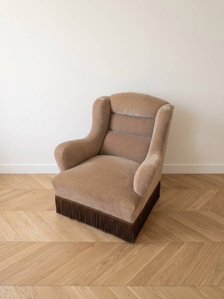 Vintage 1970s armchair in beige fabric with fringes.