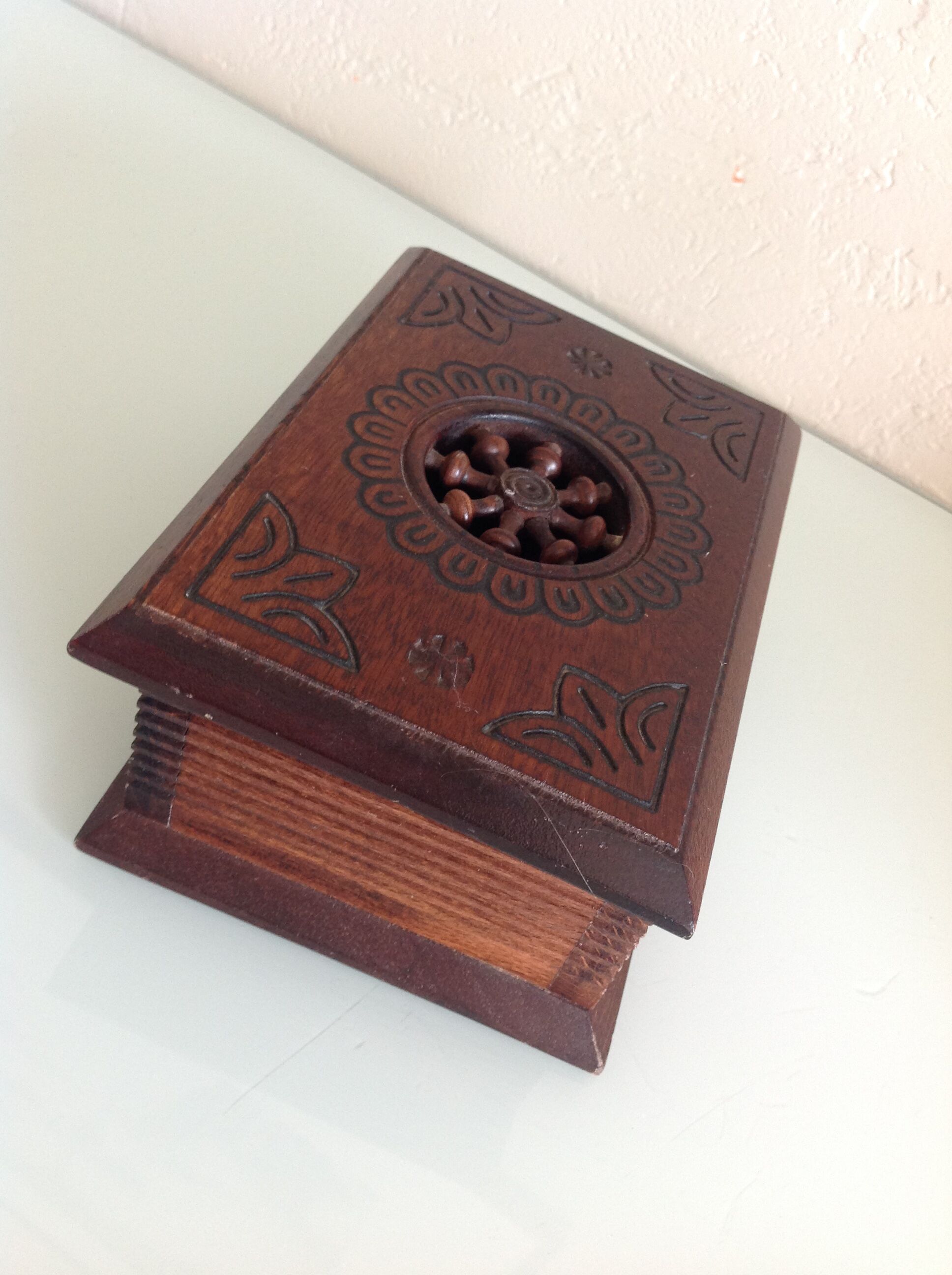 Old patented open-wood cigarette box 30-40 years