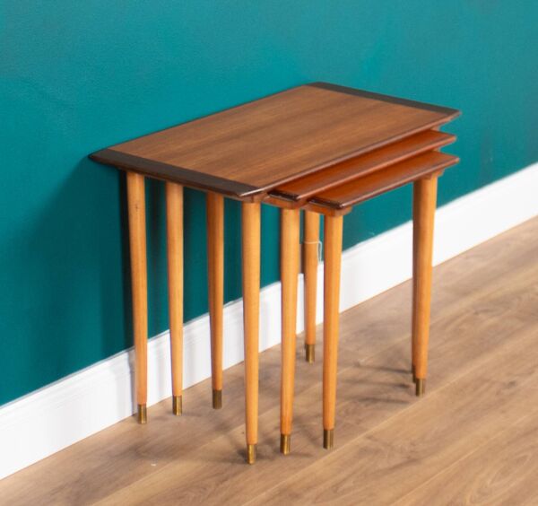 Ensemble rétro en teck des années 1960 de 3 tables gigognes par Torpe Mobelfabrikk, Tables basses Norvège