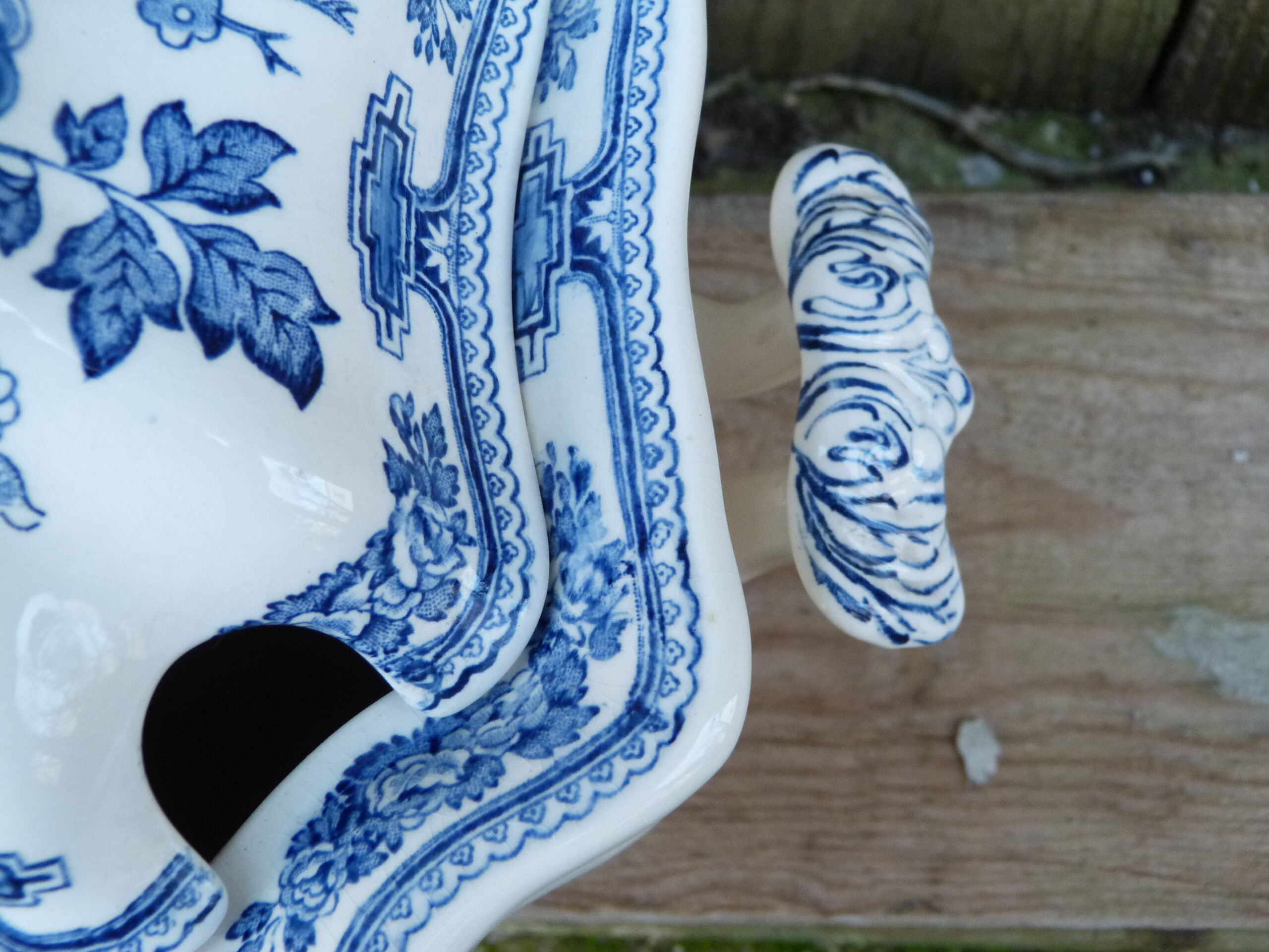 Old English tureen Mason's blue floral pattern