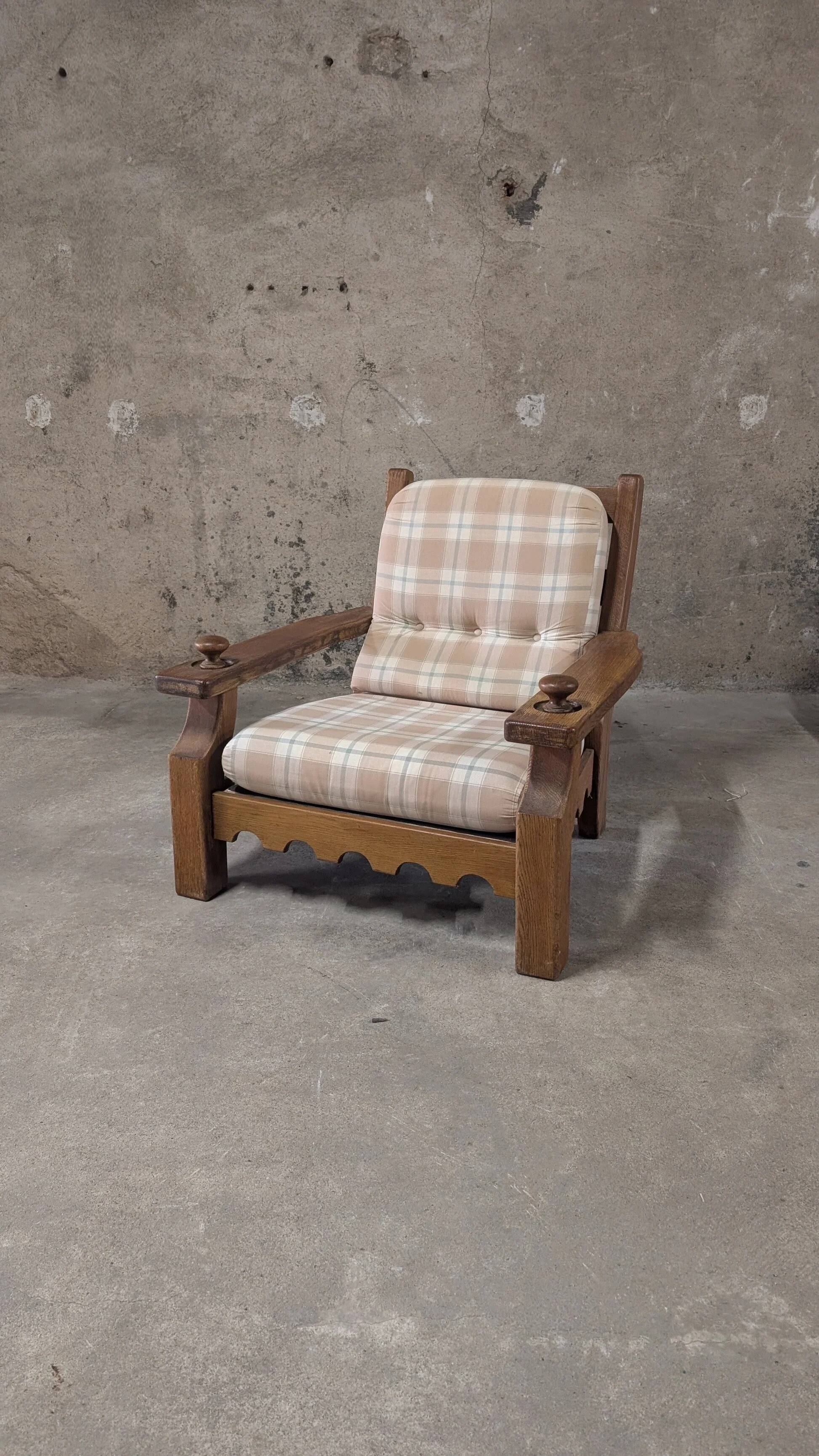 Vintage solid wood living room with plaid cushions
