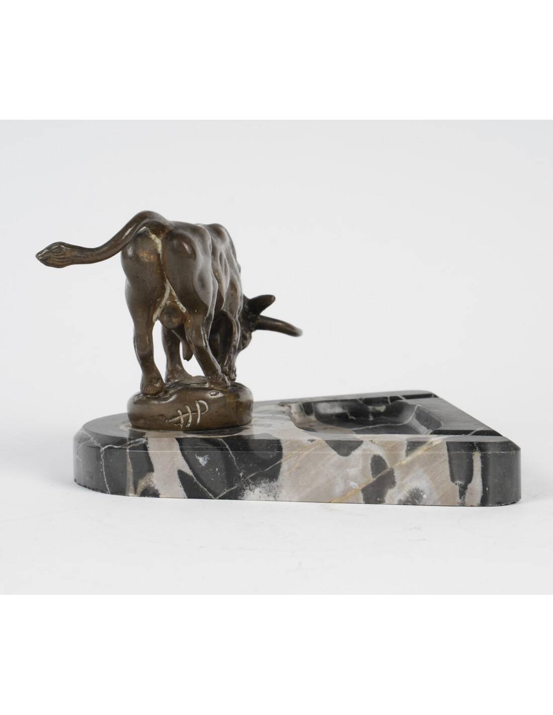 Early 20th century ashtray in patinated bronze and marble.