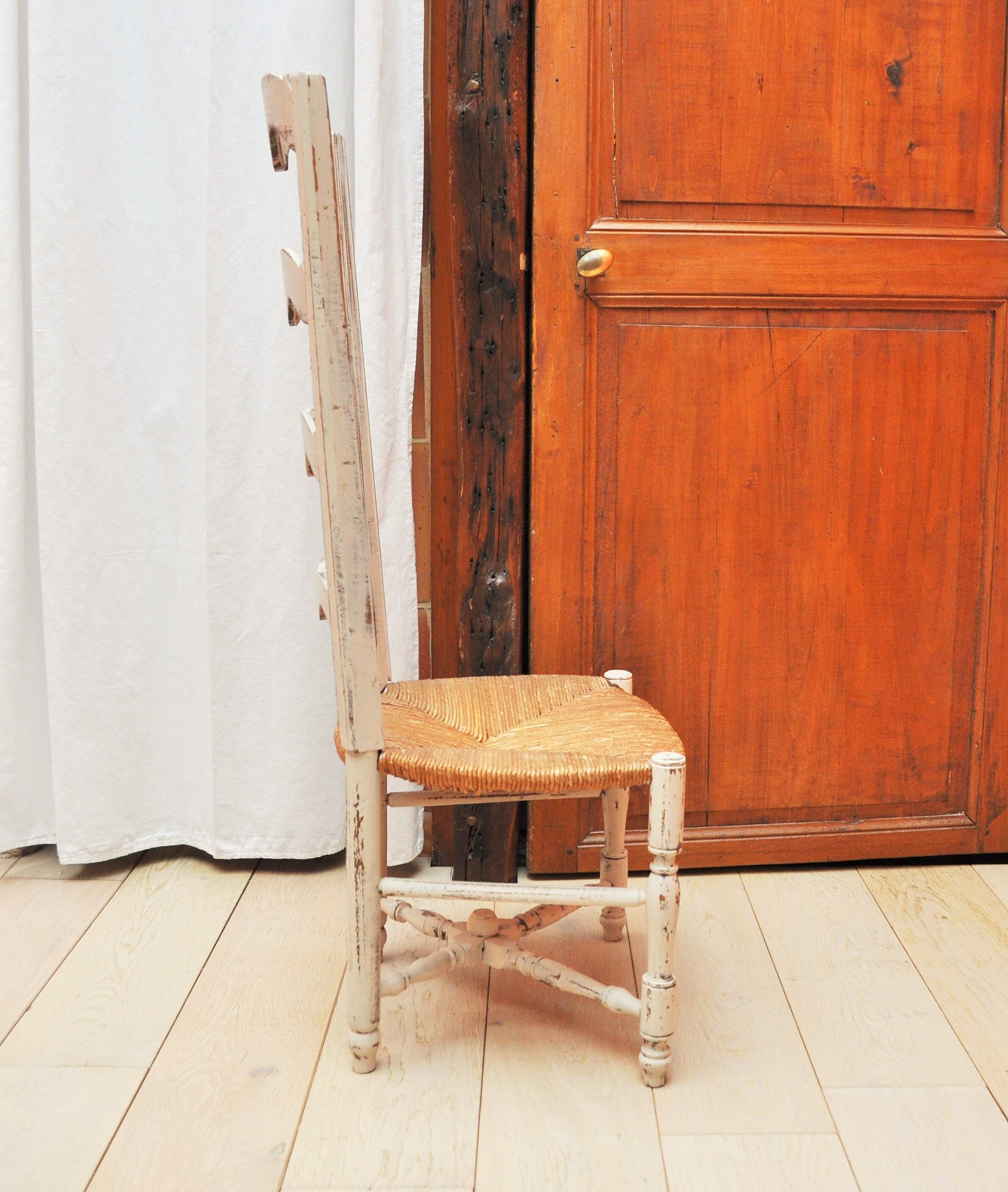 Chair provençale of nanny, mulched, white patina