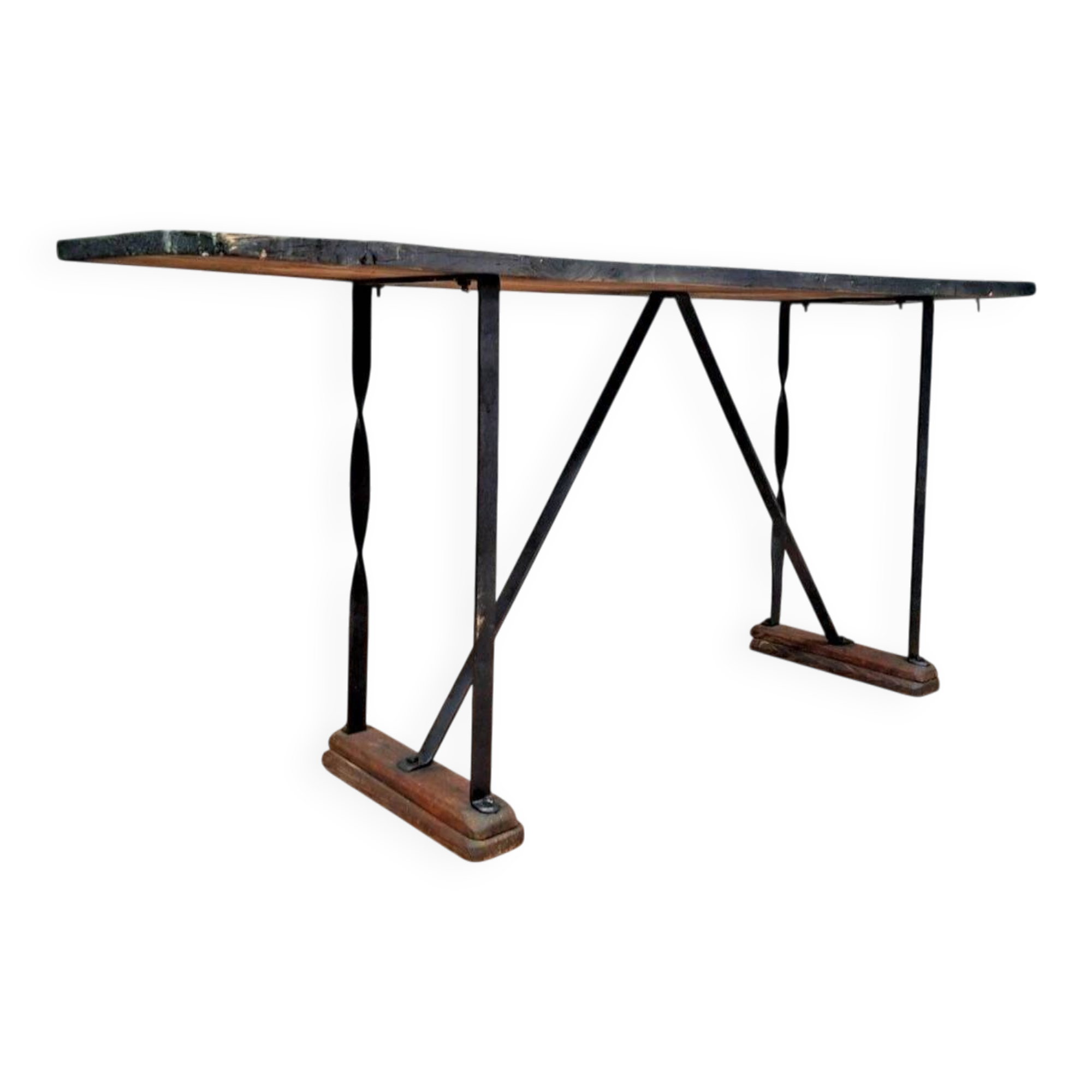console / table de style industriel, pleine de caractère.