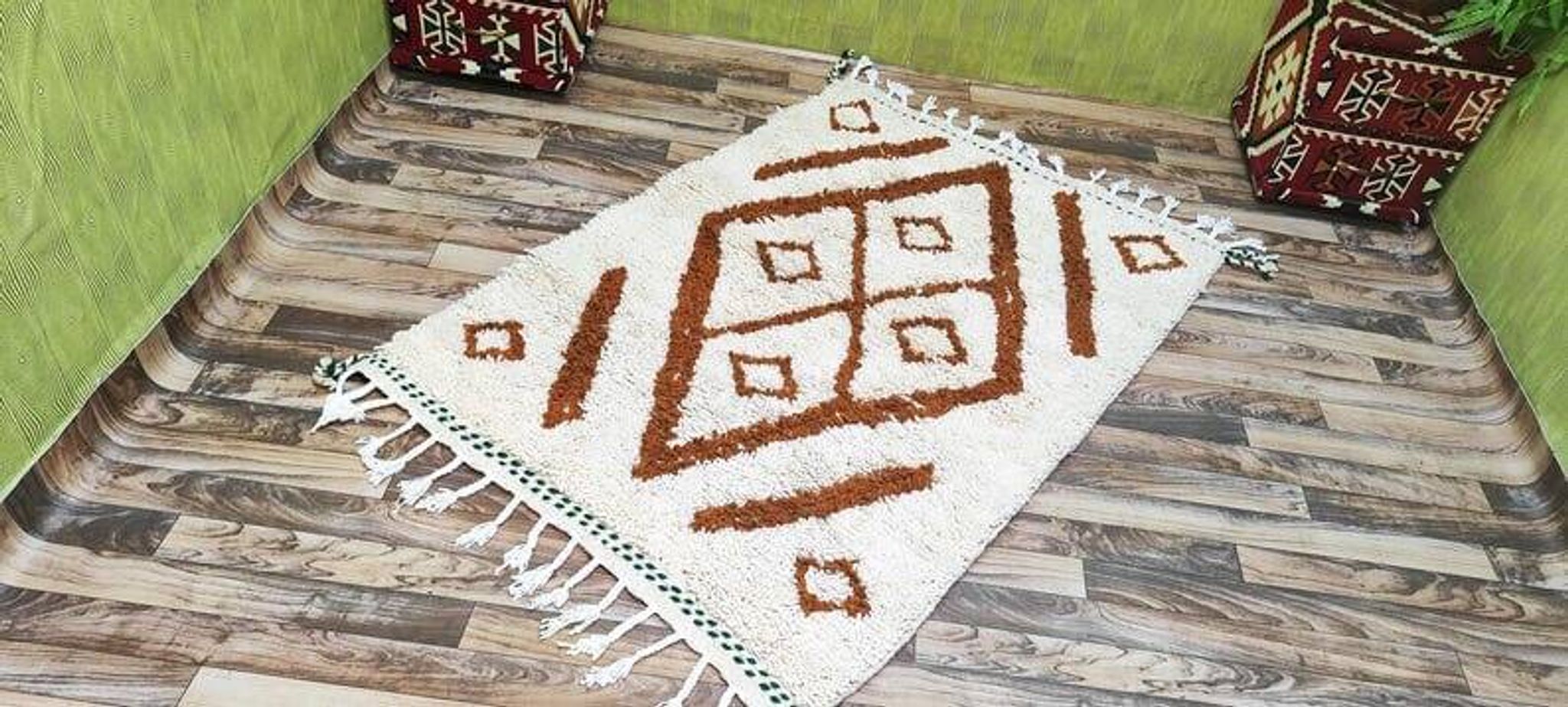 Traditional handmade pure wool Berber rug size 150/250 cm.