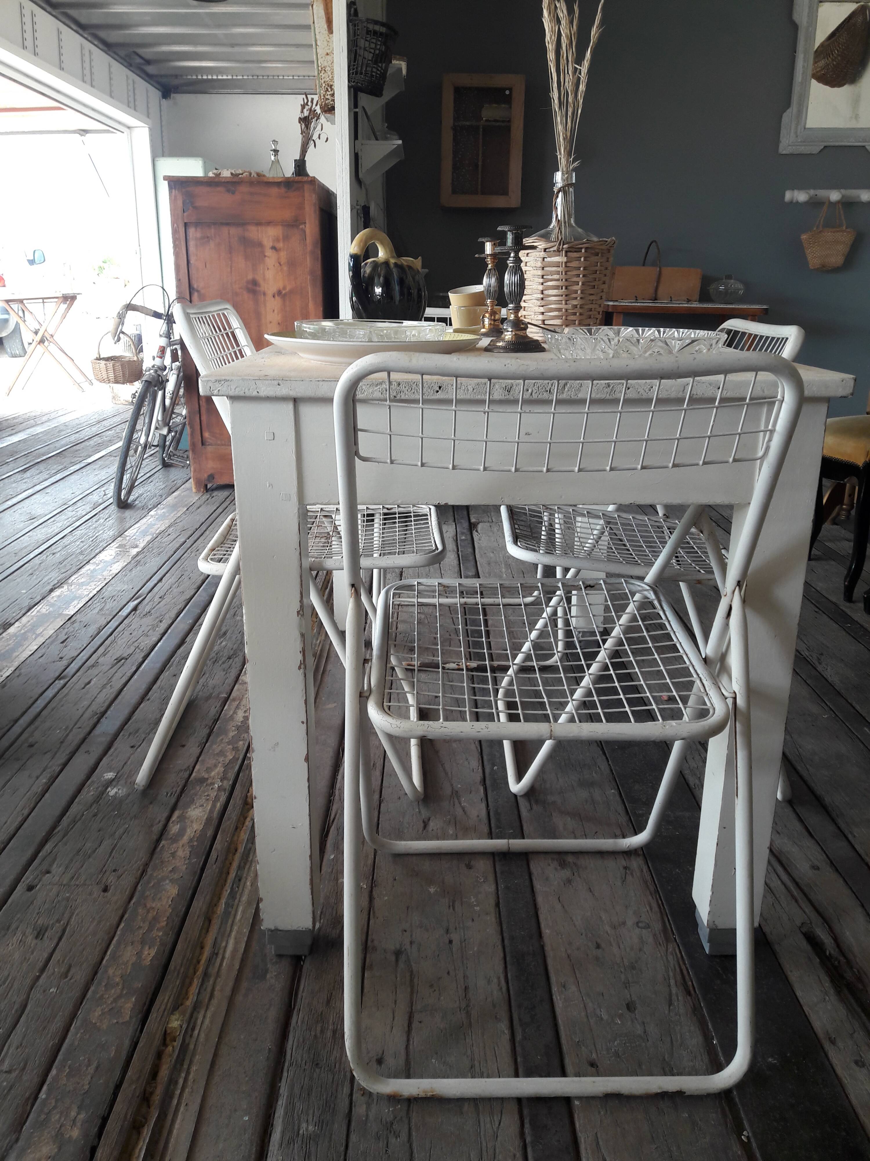 Lot de 4 chaises en métal peint