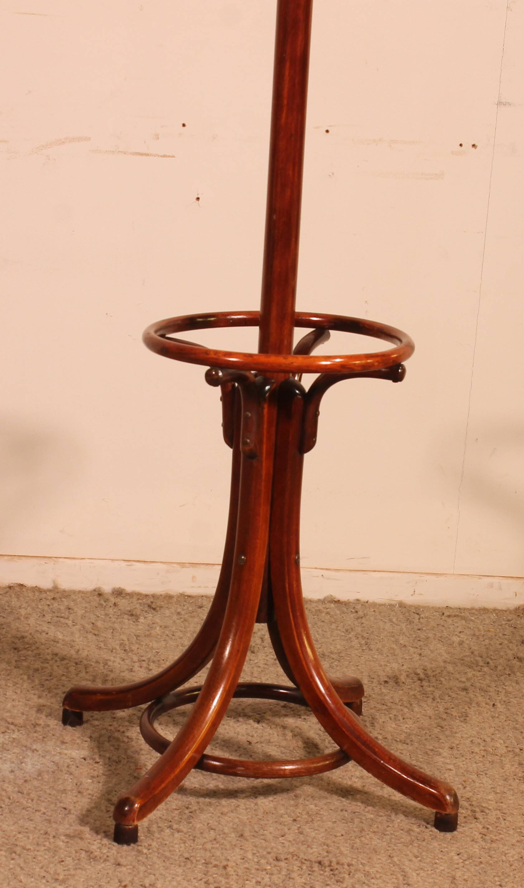 Parrot coat rack, Art Nouveau, known as Thonet