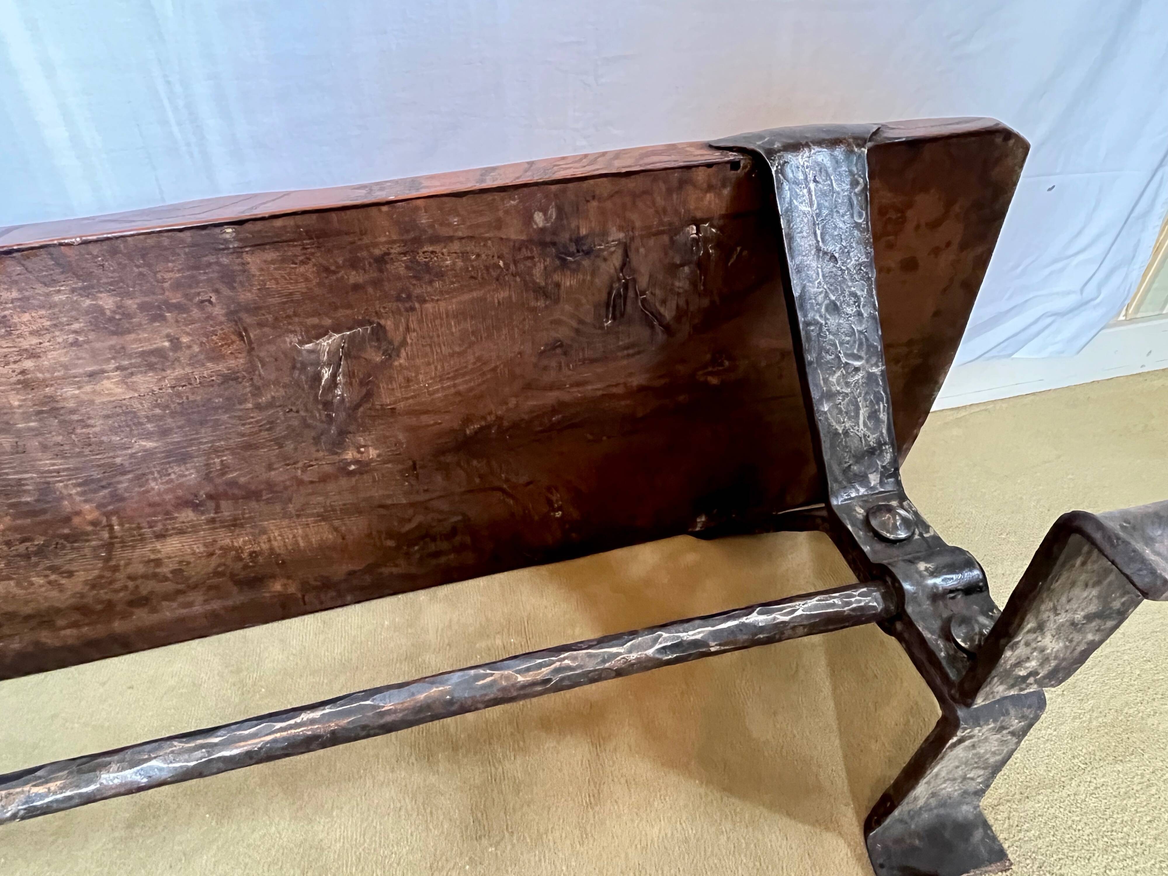 Vintage coffee table in solid wood and wrought iron.