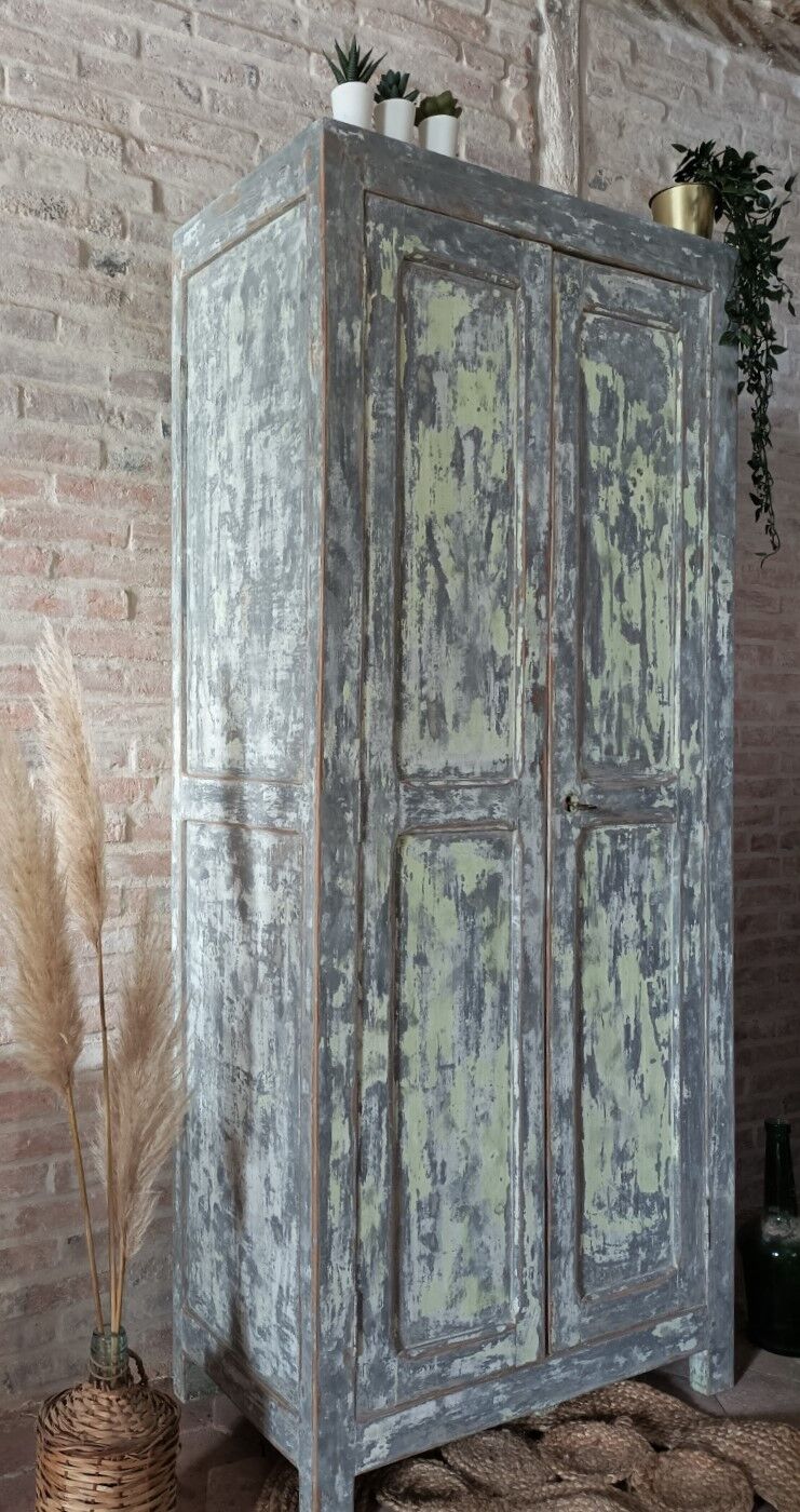 Armoire parisienne