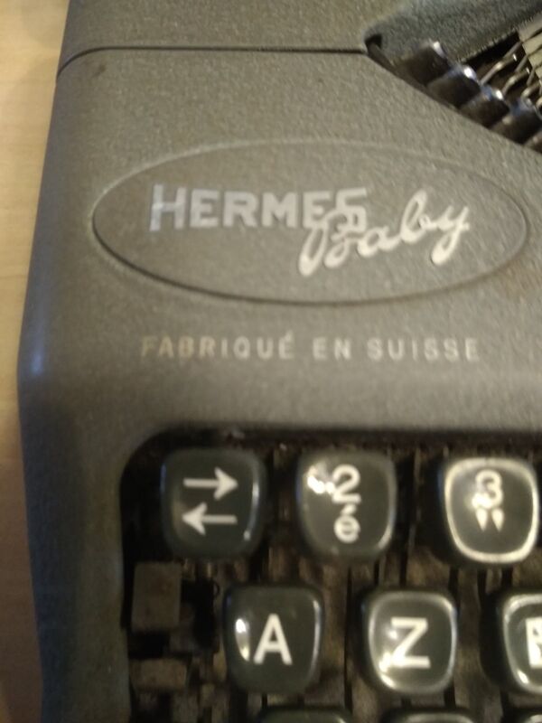 Machine a écrire Hermes baby