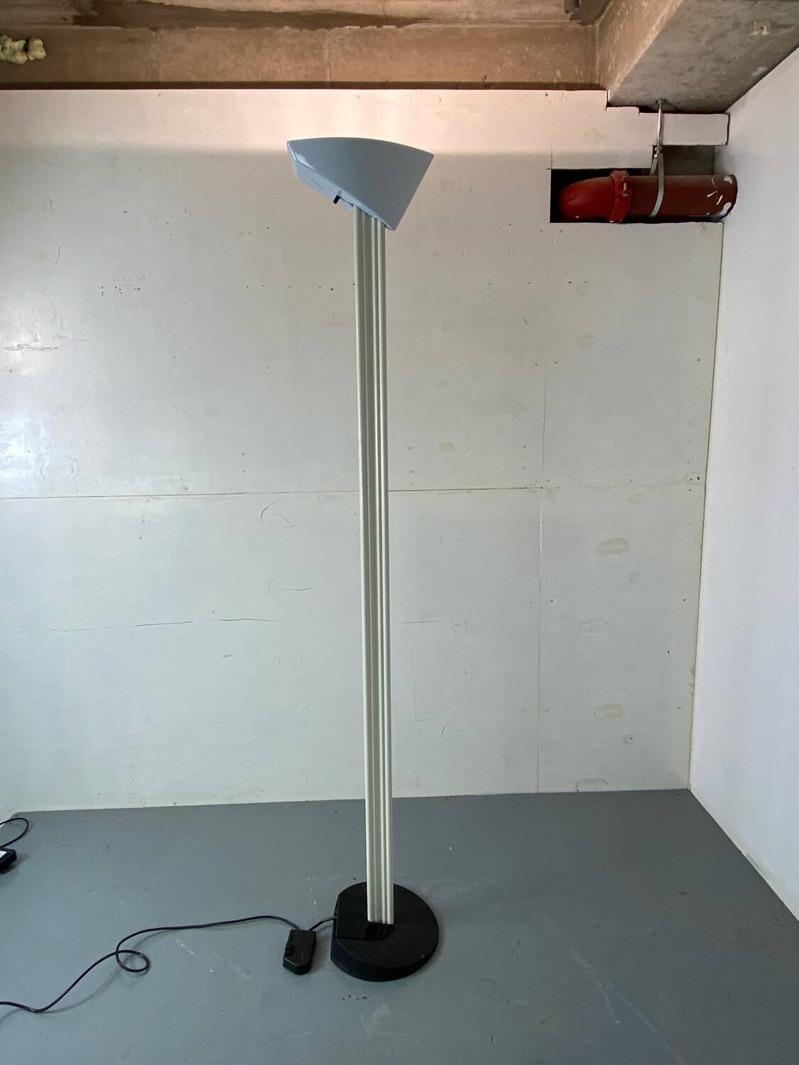 Lampadaire Mod. Otello de Bruno Gecchelin pour Oluce années 1980