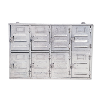 Industrial furnishings in riveted aluminium