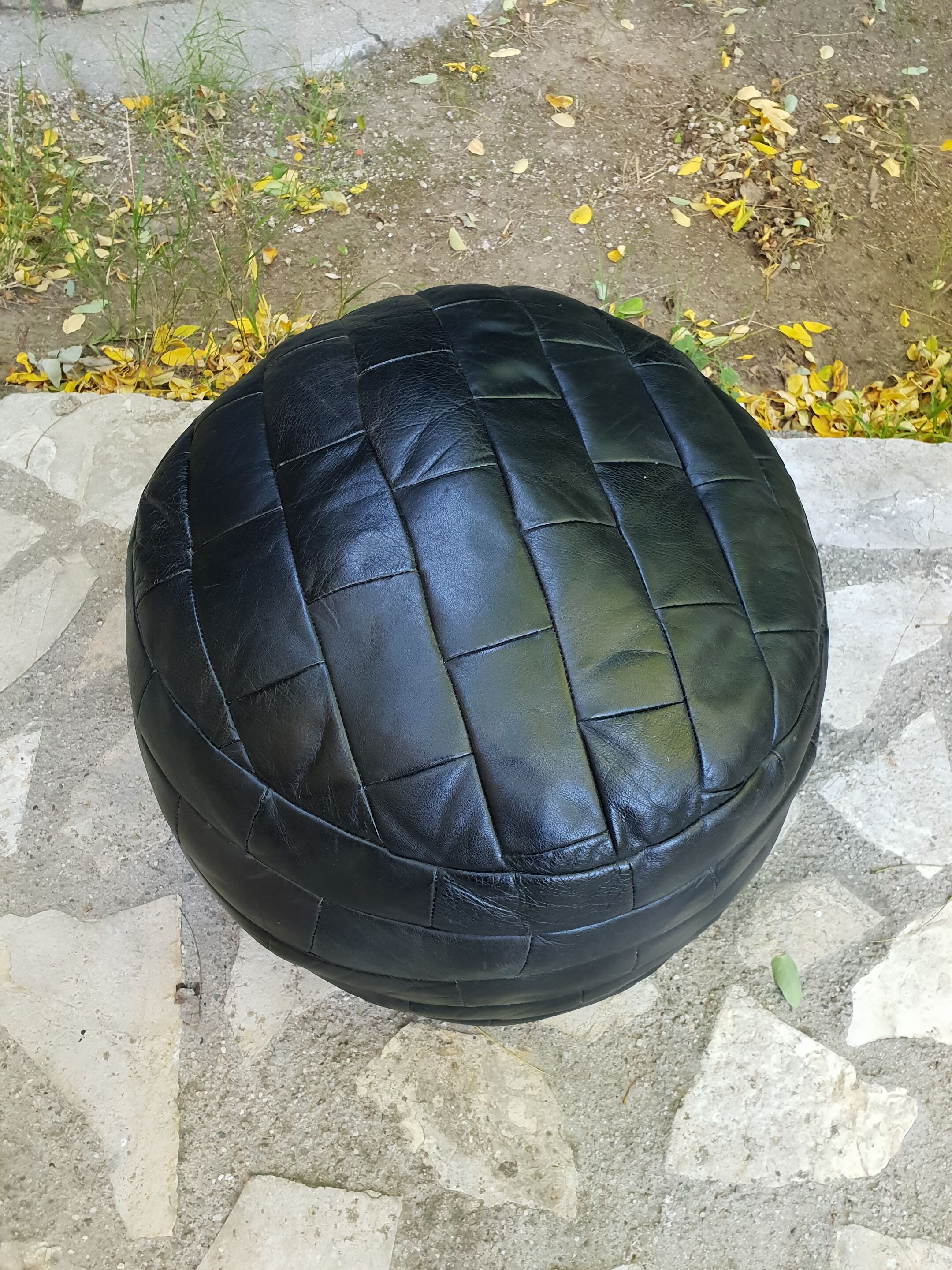 Leather pouf De Sede 1970