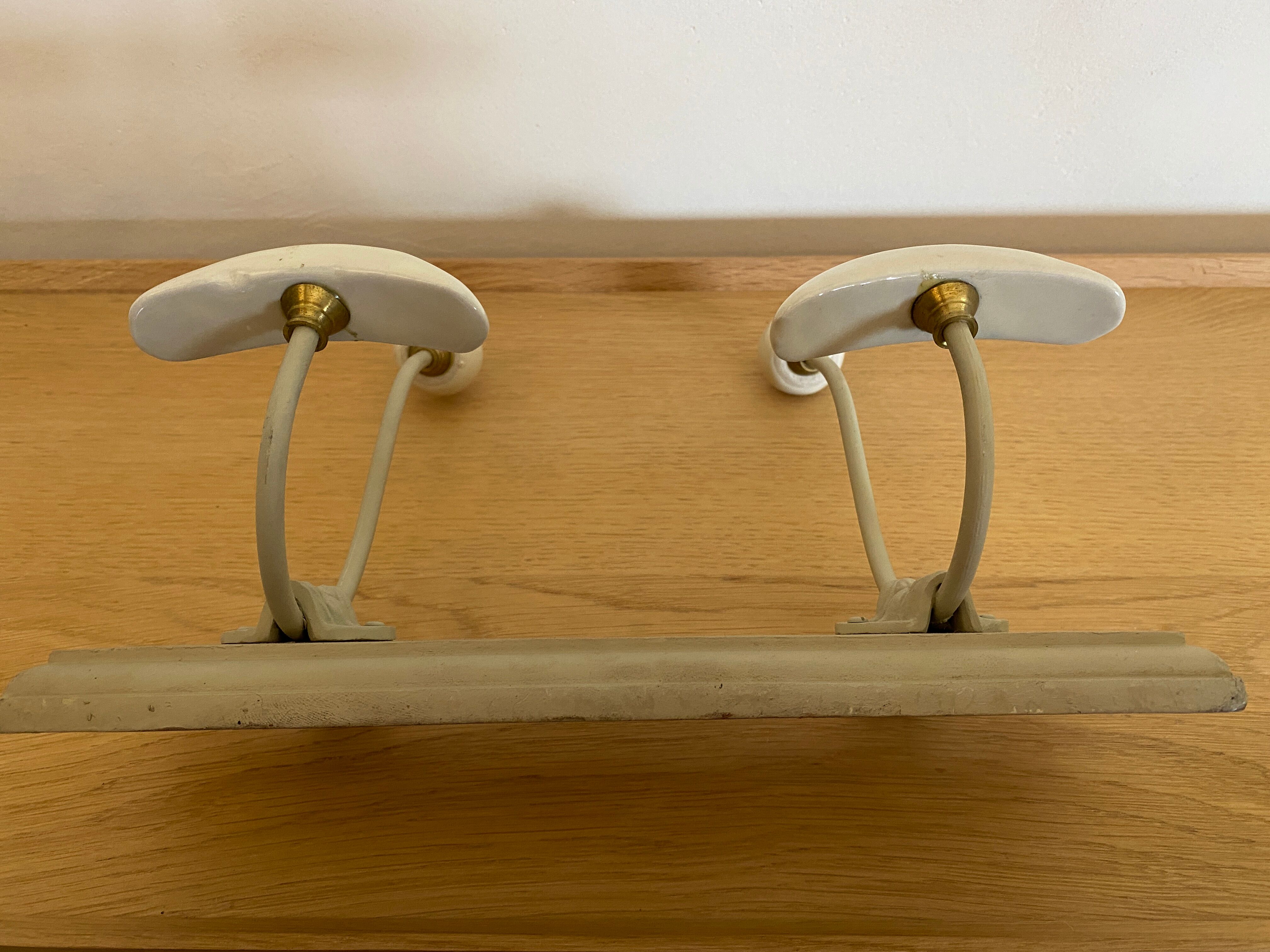 Wall-mounted coat rack with ceramic