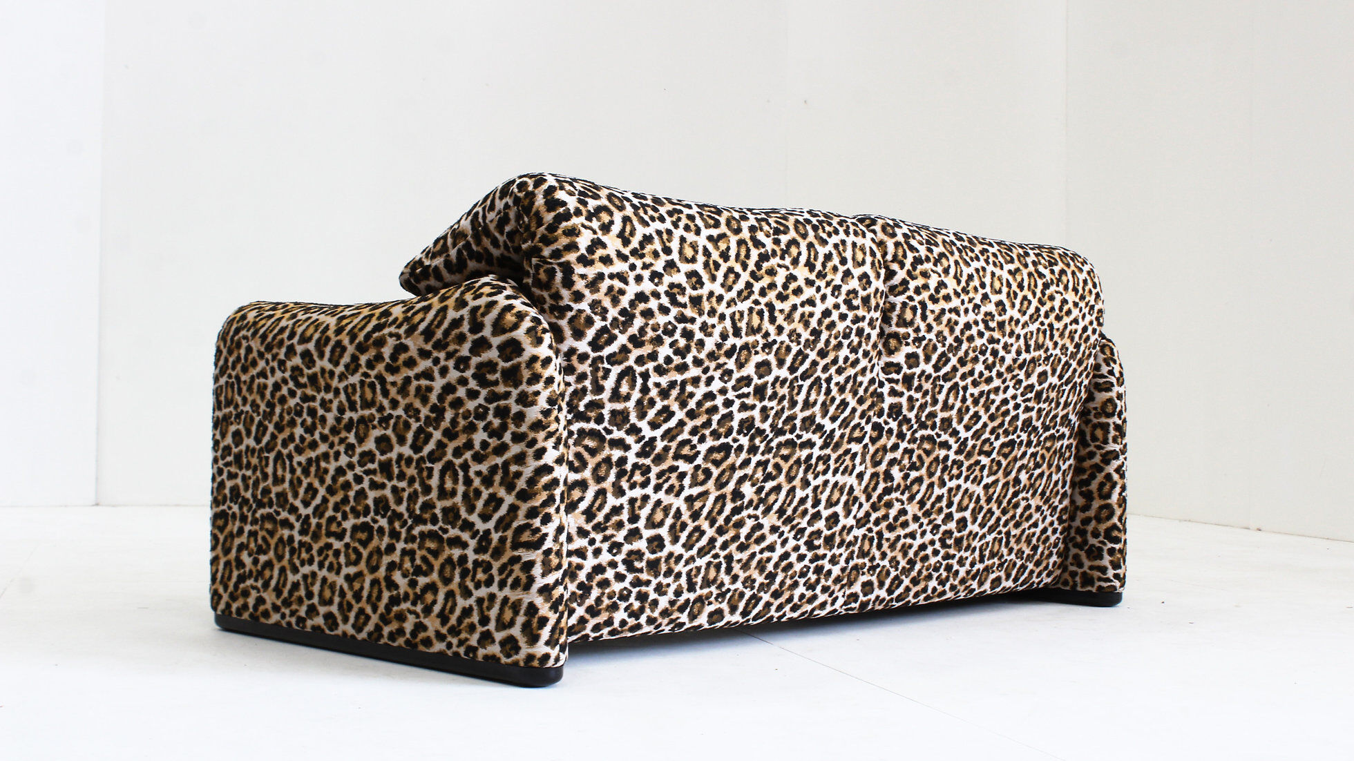 Canapé 2 places Cassina Maralunga par Vico Magistretti en tissu Jacquard Panther