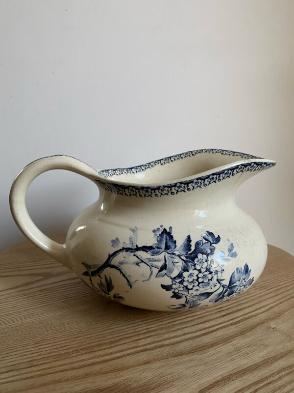 Ancien broc de toilette - porcelaine de Gien