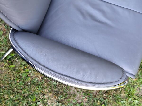Fauteuil stressless modèle city avec repose pieds pouf gris