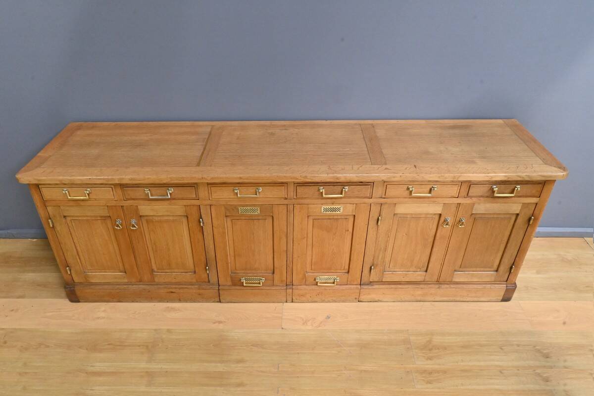 Important Oak Commercial Furniture – 1920