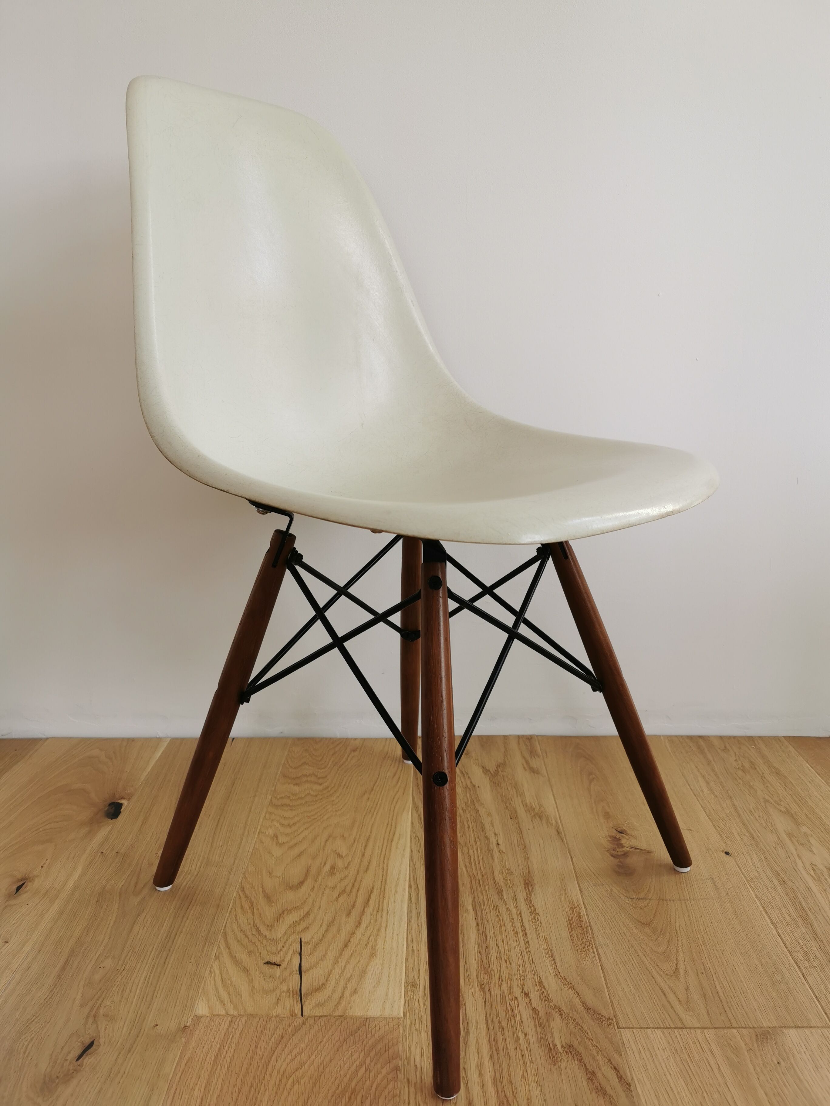 Eames DSW Herman Miller Chair